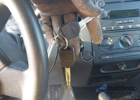 2004 Ford F-150 Stx/Xl/Xlt from USA, damaged, VIN 1FTRF14W14NC42587